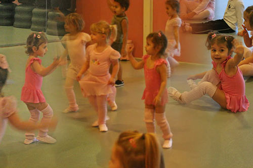 Berit and Meike taking toddler dance classes