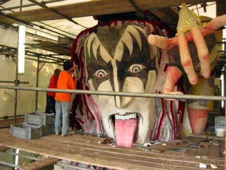 Kiss Corso Float 9 meter hoog